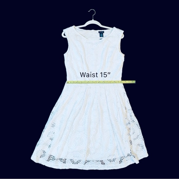 NWOT Bisou Bisou Sleeveless White Sheath Dress With Embroidered Overlay. Size 10 - Picture 6 of 11